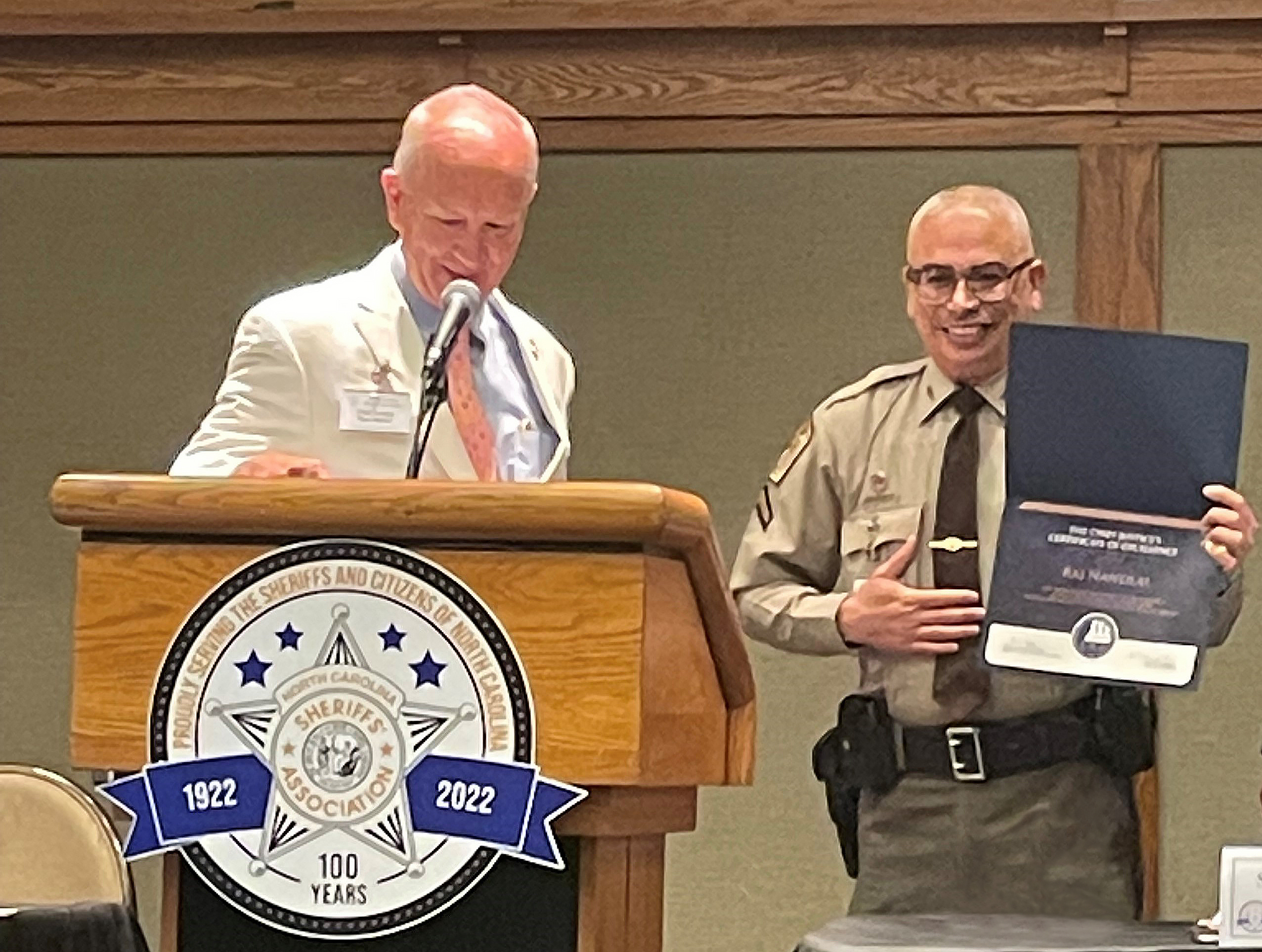 Deputy Raj Nandlal (R) receives the Certificate of Excellence Award from Chief Justice Paul Newby (L). 