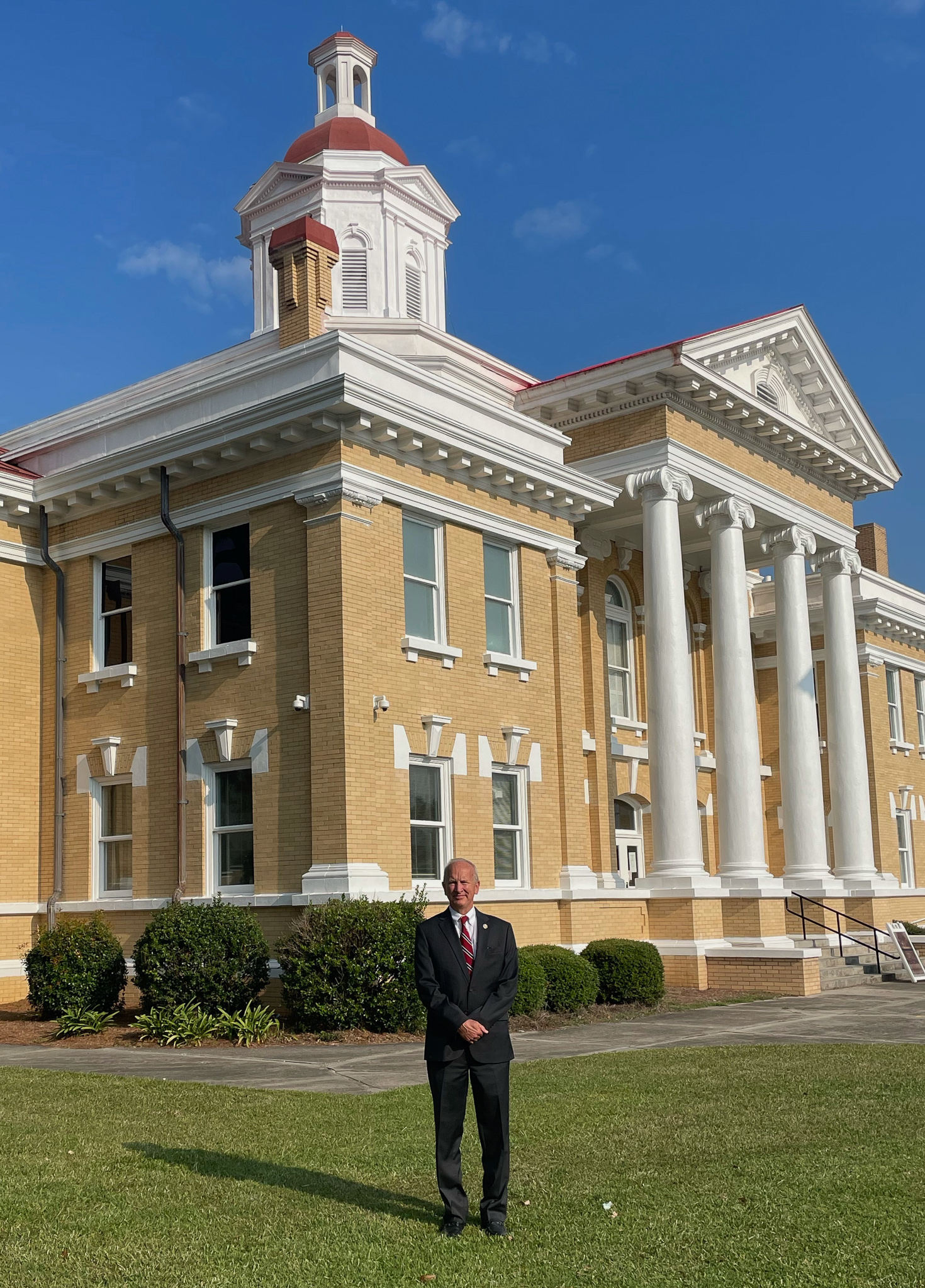 Chief Justice Paul Newby in front of the Duplin County Courthouse