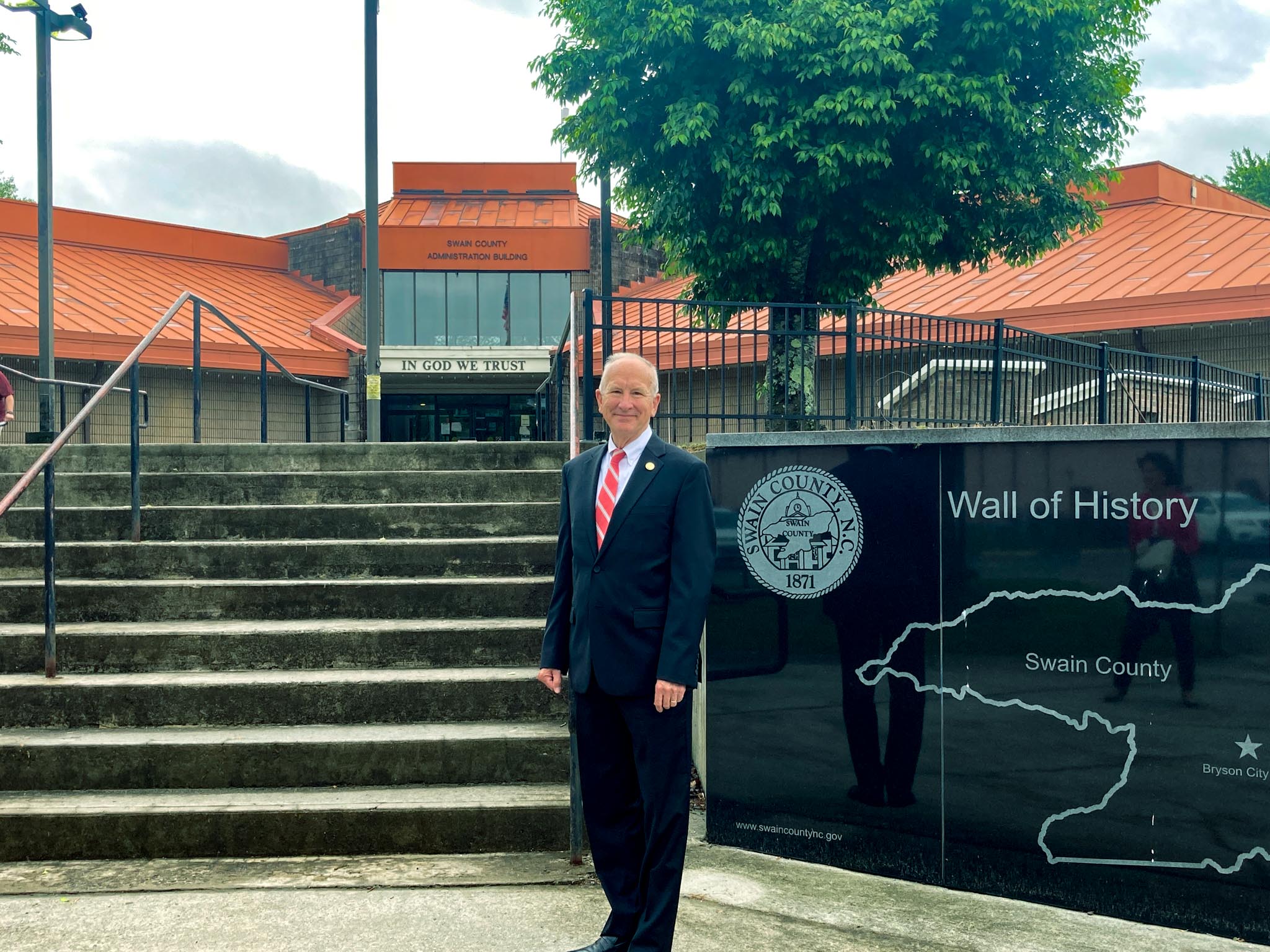 Chief Justice Paul Newby in front of the Swain County Superior Court in Bryson City, North Carolina