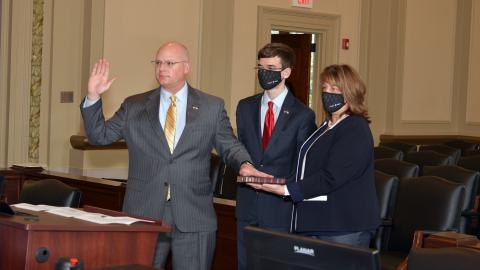 Judge Jeffery Carpenter takes the oath of office during his installation ceremony.